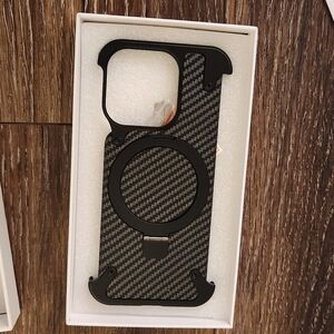 📱 iPhone 15 Pro Carbon Fiber Phone Case with Ring Holder – New (Open Box)
